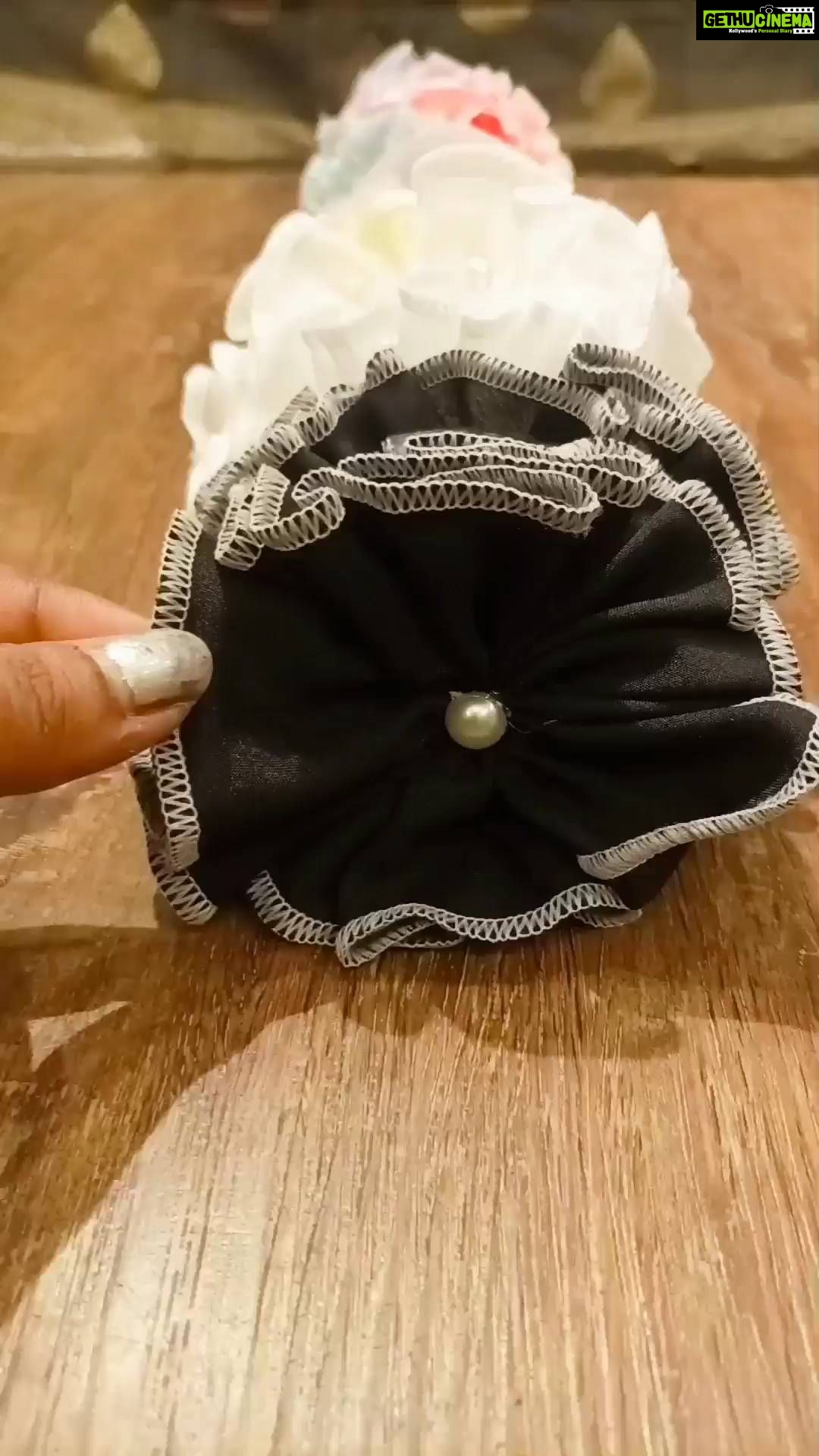 Vanitha Vijayakumar Instagram - Organza Hair clutches🌼 Dm for price & details📩 #vanithavijaykumarstyling #entrepreneur #women #fashion #girls #business #chennai #ootdfashion #accessories #trending #life #party #girl #makeover #shopping #onlineshopping #onlineshop #style #outfits #outfit #store #makeover #reelsinstagram #reelitfeelit #reelsvideo #reels #reelkarofeelkaro #reelsindia #instagramhub Khader Nawaz Khan Road