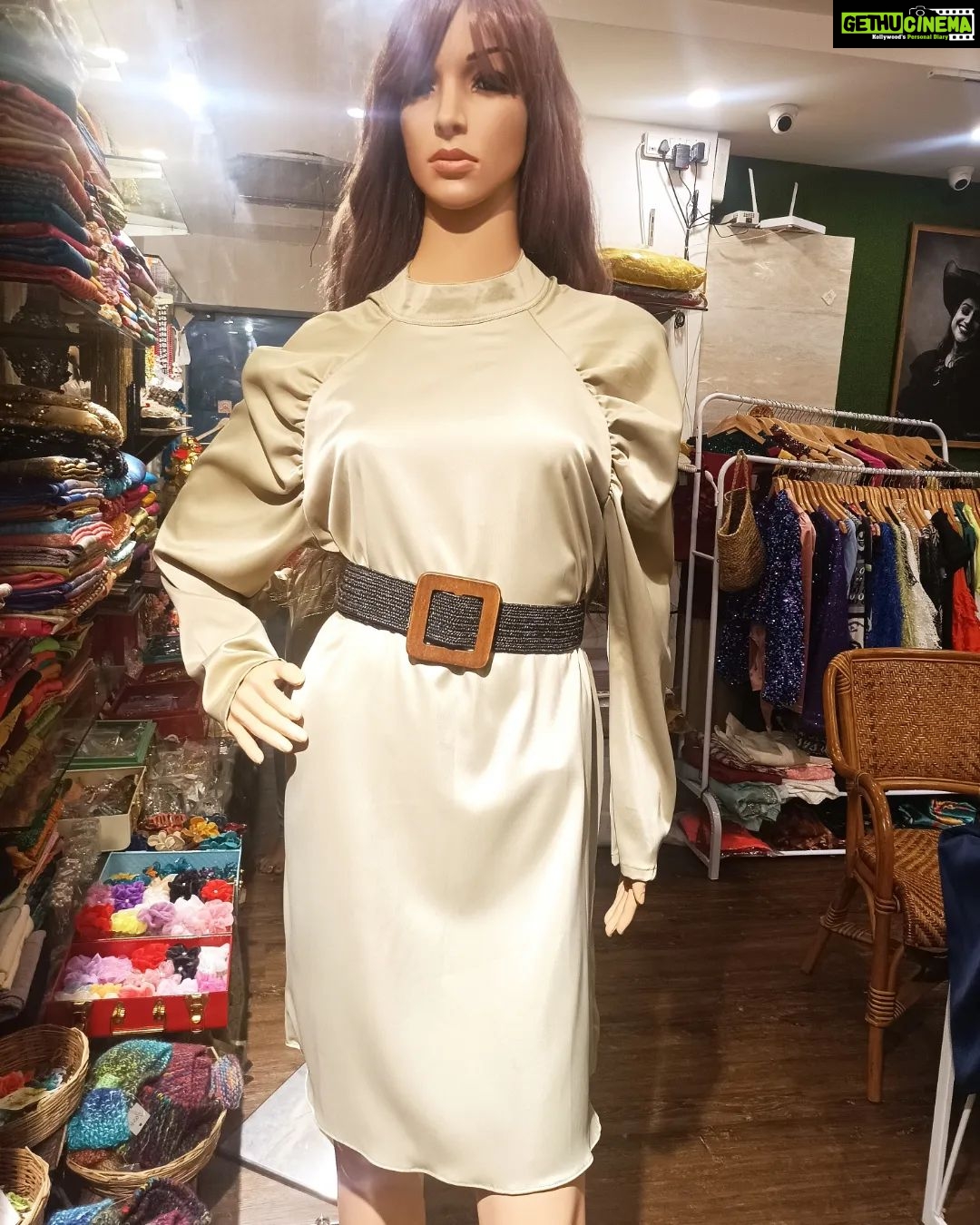 Vanitha Vijayakumar Instagram - Basic solid color round collar long sleeved short dress👗swipe left to see the available colors🎨 Dm us for price & details📩 #vanithavijaykumarstyling #outfitoftheday #outfit #outfits #women #womensfashion #girl #girls #style #styling #stylist #fashion #ootd #picoftheday #pictureoftheday #dress #accessories #makeover #onlineshopping #onlineshop #boutique #boutiqueshopping #boutiquefashion Khader Nawaz Khan Road