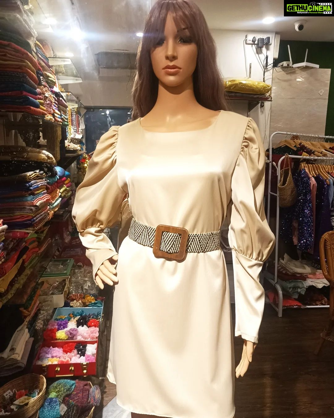 Vanitha Vijayakumar Instagram - Basic solid color round collar long sleeved short dress👗swipe left to see the available colors🎨 Dm us for price & details📩 #vanithavijaykumarstyling #outfitoftheday #outfit #outfits #women #womensfashion #girl #girls #style #styling #stylist #fashion #ootd #picoftheday #pictureoftheday #dress #accessories #makeover #onlineshopping #onlineshop #boutique #boutiqueshopping #boutiquefashion Khader Nawaz Khan Road