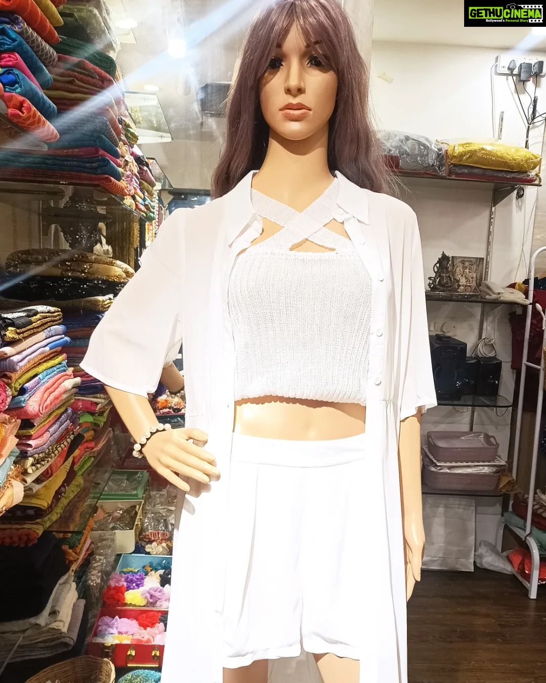 Vanitha Vijayakumar Instagram - White sheer chiffon lace robe with shorts set🤍 It will be perfect for a cozy night in or for running errands🧖♀️ Dm us for price & details📩 #vanithavijaykumarstyling #outfitoftheday #outfit #outfits #women #womensfashion #girl #girls #style #styling #stylist #fashion #ootd #picoftheday #pictureoftheday #dress #accessories #makeover #onlineshopping #onlineshop #boutique #boutiqueshopping #boutiquefashion Khader Nawaz Khan Road
