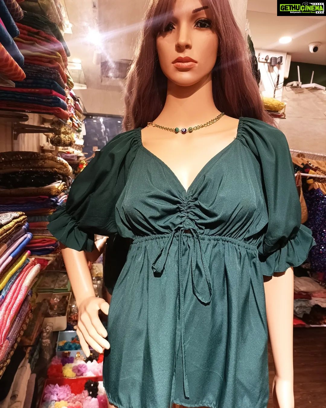 Vanitha Vijayakumar Instagram - Elasticated shoulders & plunging tie knot neckline puff sleeved top🌺 swipe left to see the available colors🎨 Dm for price & details📩 #vanithavijaykumarstyling #outfitoftheday #outfit #outfits #women #womensfashion #girl #girls #style #styling #stylist #fashion #ootd #picoftheday #pictureoftheday #dress #accessories #makeover #onlineshopping #onlineshop #boutique #boutiqueshopping #boutiquefashion Khader Nawaz Khan Road