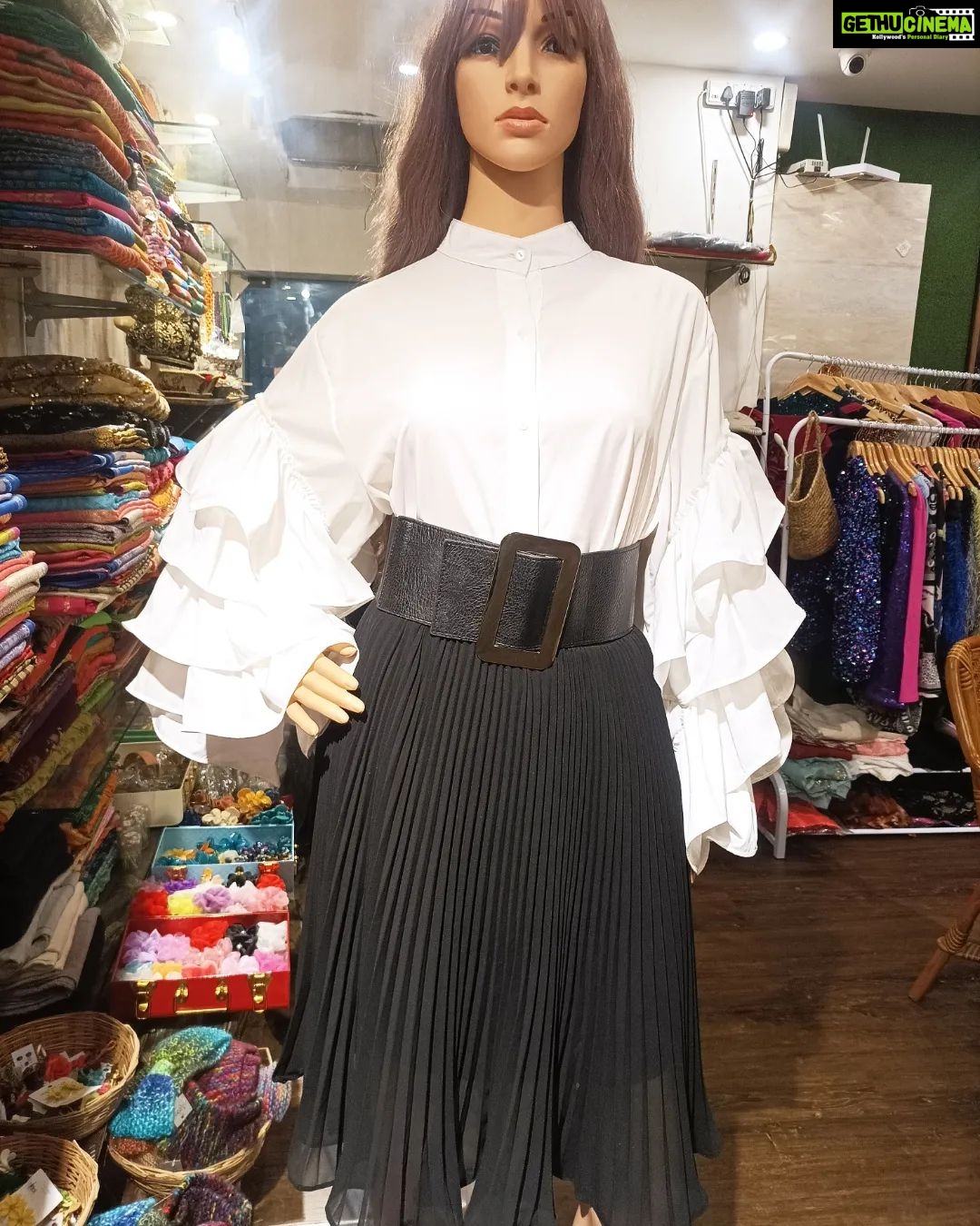 Vanitha Vijayakumar Instagram - Casual stand collar tiered ruffles bell sleeve shirt💜🤍🖤Dm for price & details📩 #vanithavijaykumarstyling #outfitoftheday #outfit #outfits #women #womensfashion #girl #girls #style #styling #stylist #fashion #ootd #picoftheday #pictureoftheday #dress #accessories #makeover #onlineshopping #onlineshop #boutique #boutiqueshopping #boutiquefashion Khader Nawaz Khan Road