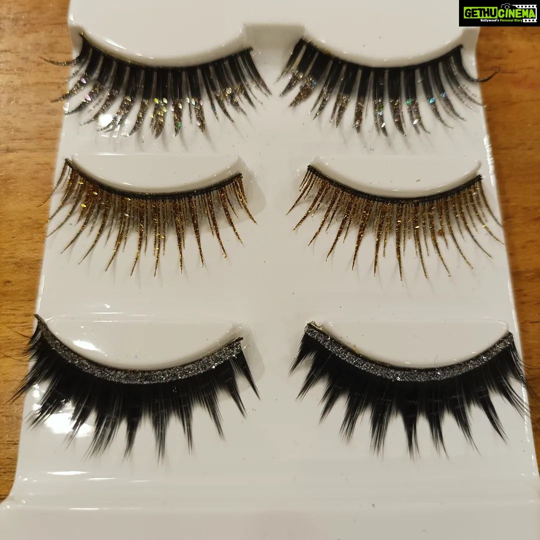 Vanitha Vijayakumar Instagram - Add a splash of class or sass to your style 👁 Glittering Eyelash extensions✨ Dm for price & details📩#vanithavijaykumarstyling #eyelashextensions #eyes #eyelashes #women #womensfashion #girl #girls #style #styling #stylist #fashion #ootd #picoftheday #pictureoftheday #dress #accessories #makeover #onlineshopping #onlineshop #boutique #boutiqueshopping #boutiquefashion Khader Nawaz Khan Road