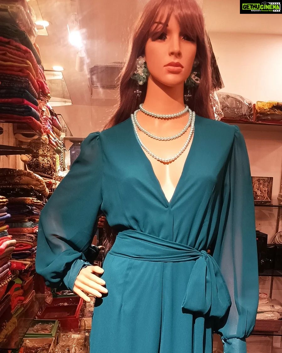 Vanitha Vijayakumar Instagram - Solid color wrap jumpsuit with self tie waist belt🔘 Dm us for price & details📩 #vanithavijaykumarstyling #outfitoftheday #outfit #outfits #women #womensfashion #girl #girls #style #styling #stylist #fashion #ootd #picoftheday #pictureoftheday #dress #accessories #makeover #onlineshopping #onlineshop #boutique #boutiqueshopping #boutiquefashion Khader Nawaz Khan Road