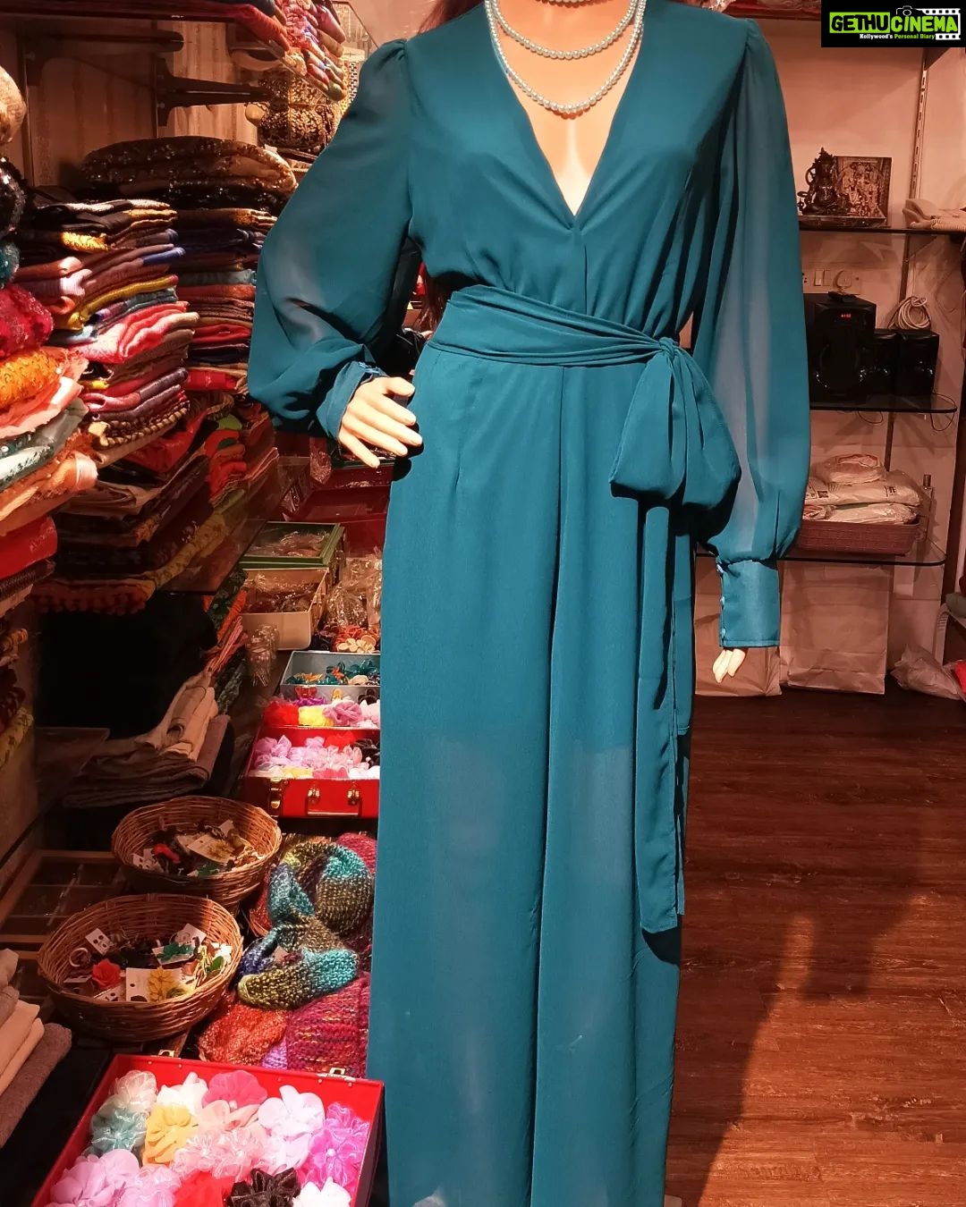 Vanitha Vijayakumar Instagram - Solid color wrap jumpsuit with self tie waist belt🔘 Dm us for price & details📩 #vanithavijaykumarstyling #outfitoftheday #outfit #outfits #women #womensfashion #girl #girls #style #styling #stylist #fashion #ootd #picoftheday #pictureoftheday #dress #accessories #makeover #onlineshopping #onlineshop #boutique #boutiqueshopping #boutiquefashion Khader Nawaz Khan Road