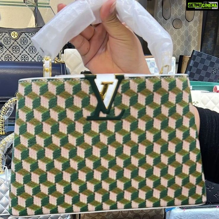 Vanitha Vijayakumar Instagram - Exclusive range of designer wear replica hand bags for less price pre order now🏷 Dm for price & details📩 #vanithavijaykumarstyling #outfitoftheday #outfit #outfits #women #womensfashion #girl #girls #style #styling #stylist #fashion #ootd #picoftheday #pictureoftheday #dress #accessories #makeover #onlineshopping #onlineshop #boutique #boutiqueshopping #boutiquefashion Khader Nawaz Khan Road