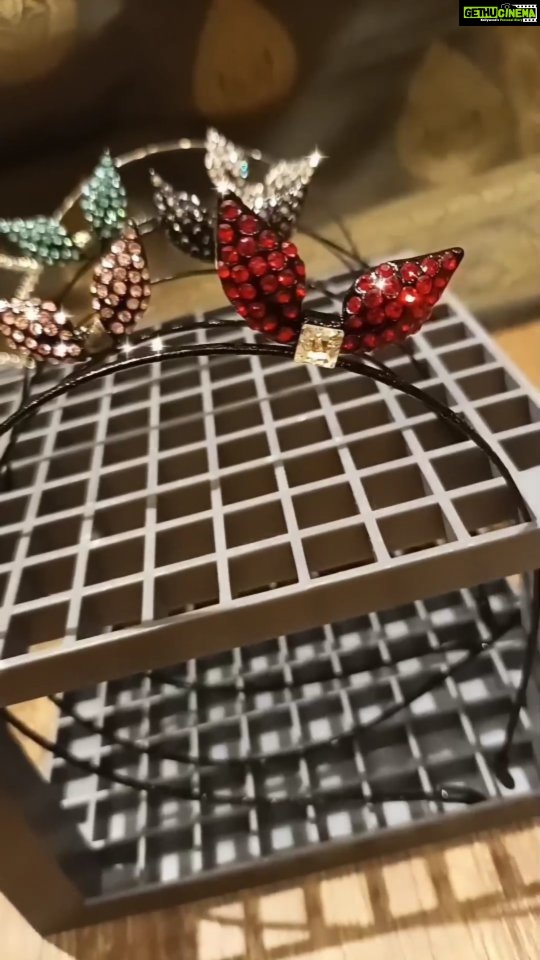 Vanitha Vijayakumar Instagram - Playboy design stone embellished hair band🐰 #vanithavijaykumarstyling #entrepreneur #women #fashion #girls #business #chennai #ootdfashion #accessories #trending #life #party #girl #makeover #shopping #onlineshopping #onlineshop #style #outfits #outfit #store #makeover #reelsinstagram #reelitfeelit #reelsvideo #reels #reelkarofeelkaro #reelsindia #instagram Khader Nawaz Khan Road