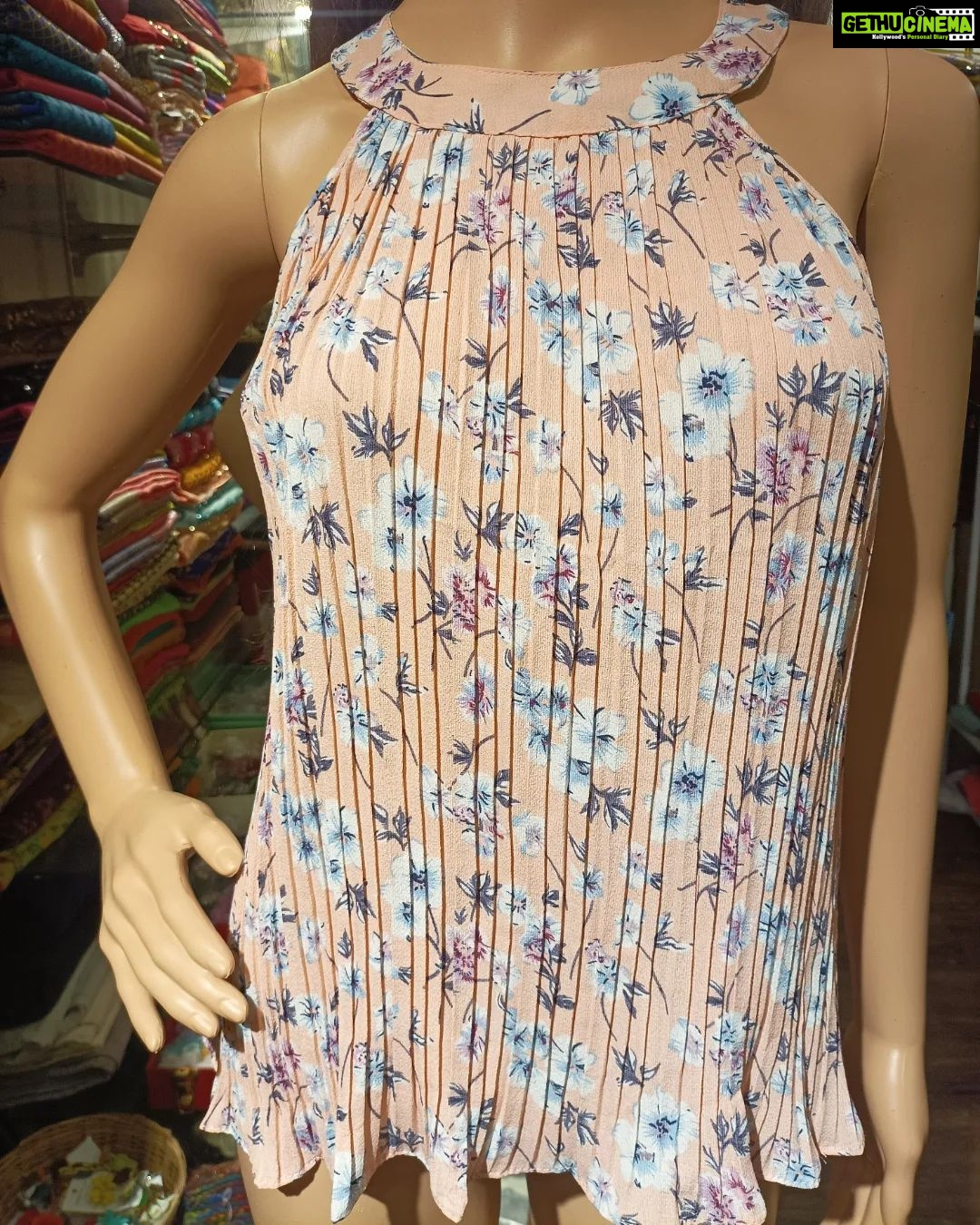 Vanitha Vijayakumar Instagram - Halter mock neck with pintuck pleats added a polished look to this floral printed tops💁🏻♀️ swipe left to see the available colors🎨 Dm for price & details📩 #vanithavijaykumarstyling #outfitoftheday #outfit #outfits #women #womensfashion #girl #girls #style #styling #stylist #fashion #ootd #picoftheday #pictureoftheday #dress #accessories #makeover #onlineshopping #onlineshop #boutique #boutiqueshopping #boutiquefashion Khader Nawaz Khan Road