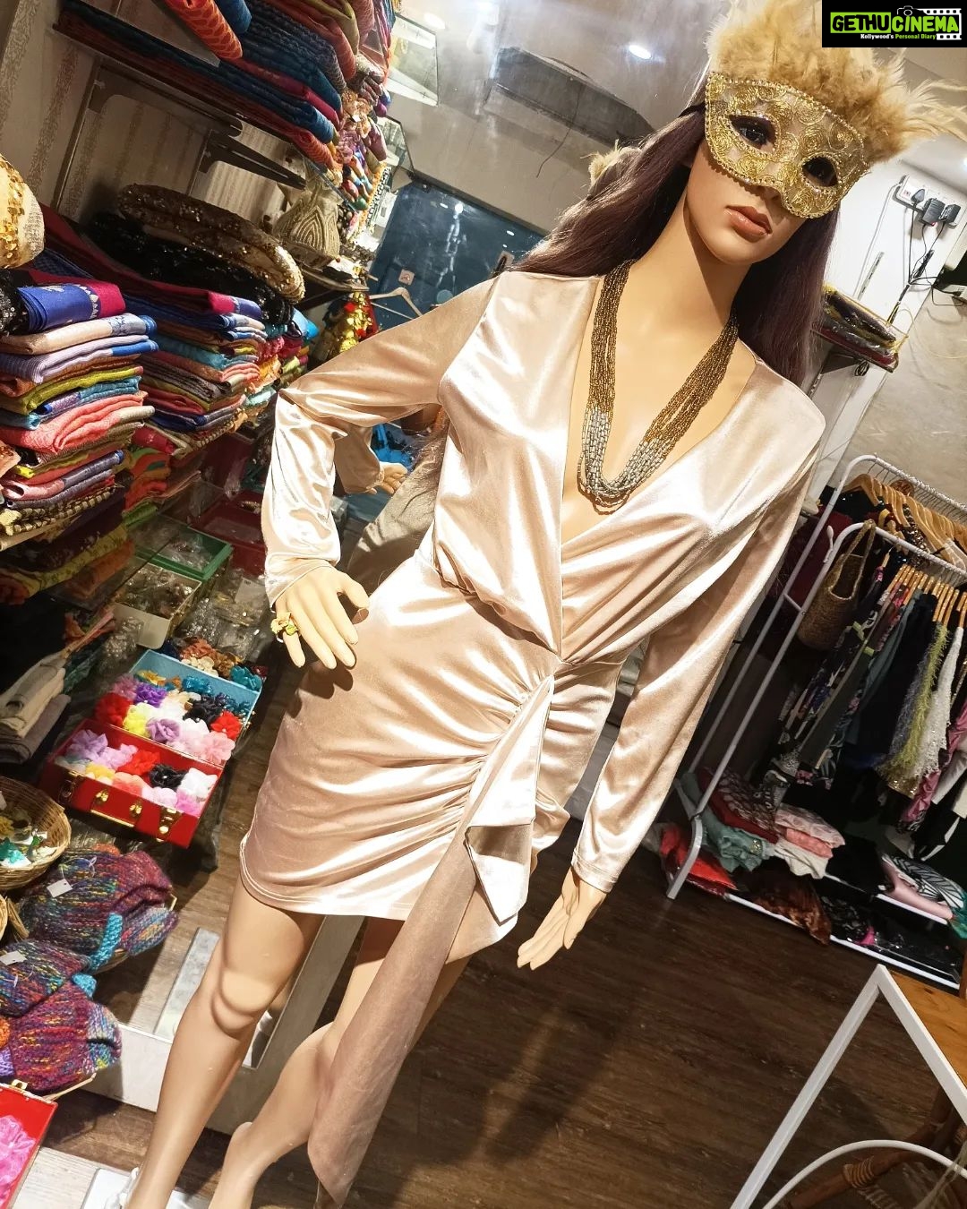 Vanitha Vijayakumar Instagram - Slinky ruched front drape detail bodycon dress show off ur shape in this figure-flattering bodycon dress🩱Dm for price & details📩 #vanithavijaykumarstyling #outfitoftheday #outfit #outfits #women #womensfashion #girl #girls #style #styling #stylist #fashion #ootd #picoftheday #pictureoftheday #dress #accessories #makeover #onlineshopping #onlineshop #boutique #boutiqueshopping #boutiquefashion Khader Nawaz Khan Road