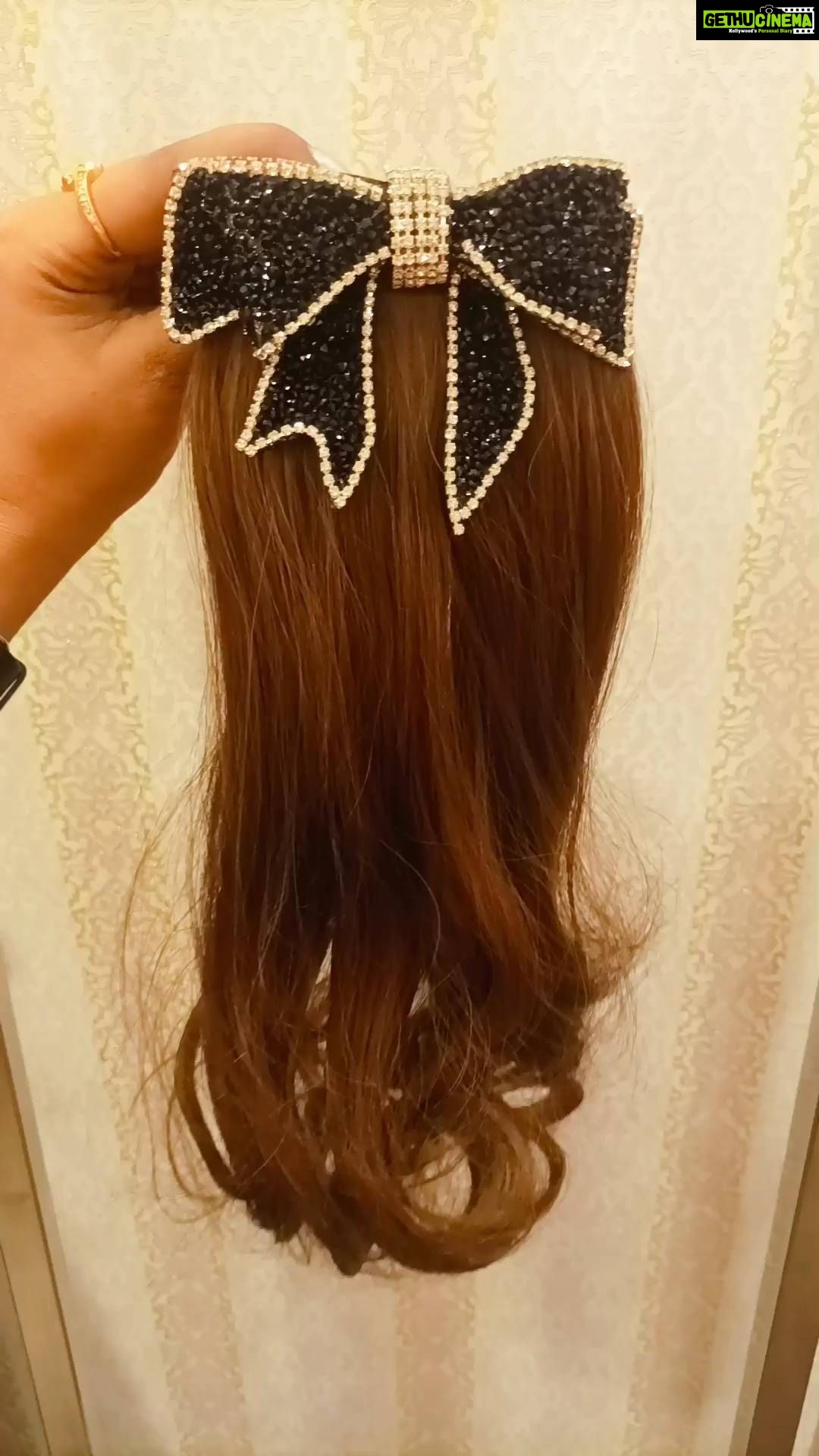 Vanitha Vijayakumar Instagram - Crystal Rhinestone Bow clip with hair extension👧🏻 Dm for price & details📩 #vanithavijaykumarstyling #entrepreneur #women #fashion #girls #business #chennai #ootdfashion #accessories #trending #life #party #girl #makeover #shopping #onlineshopping #onlineshop #style #outfits #outfit #store #makeover #reelsinstagram #reelitfeelit #reelsvideo #reels #reelkarofeelkaro #reelsindia #instagramhub Khader Nawaz Khan Road