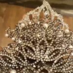 Vanitha Vijayakumar Instagram - 👑Crown Hair comb👸 Perfect styling for wedding functions, birthday party, bridal shower or any formal events coming up✨🎆 it is adorable to look at & such a timeless design💯 💁🏻‍♀️Order now & look like a Queen👸 Dm for price & details📩 #vanithavijaykumarstyling #entrepreneur #women #fashion #girls #business #chennai #ootdfashion #accessories #trending #life #party #girl #makeover #shopping #onlineshopping #onlineshop #style #outfits #outfit #store #makeover #reelsinstagram #reelitfeelit #reelsvideo #reels #reelkarofeelkaro #reelsindia #instagramhub Khader Nawaz Khan Road
