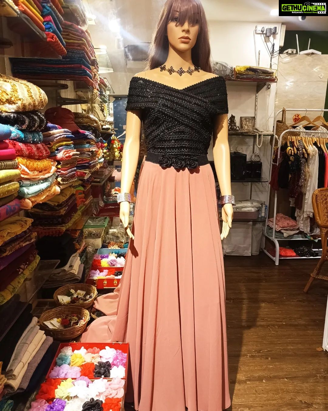 Vanitha Vijayakumar Instagram - ❌Bandage off-shoulder long maxi dress👗 Dm for price & details📩#vanithavijaykumarstyling #outfitoftheday #outfit #outfits #women #womensfashion #girl #girls #style #styling #stylist #fashion #ootd #picoftheday #pictureoftheday #dress #accessories #makeover #onlineshopping #onlineshop #boutique #boutiqueshopping #boutiquefashion Khader Nawaz Khan Road