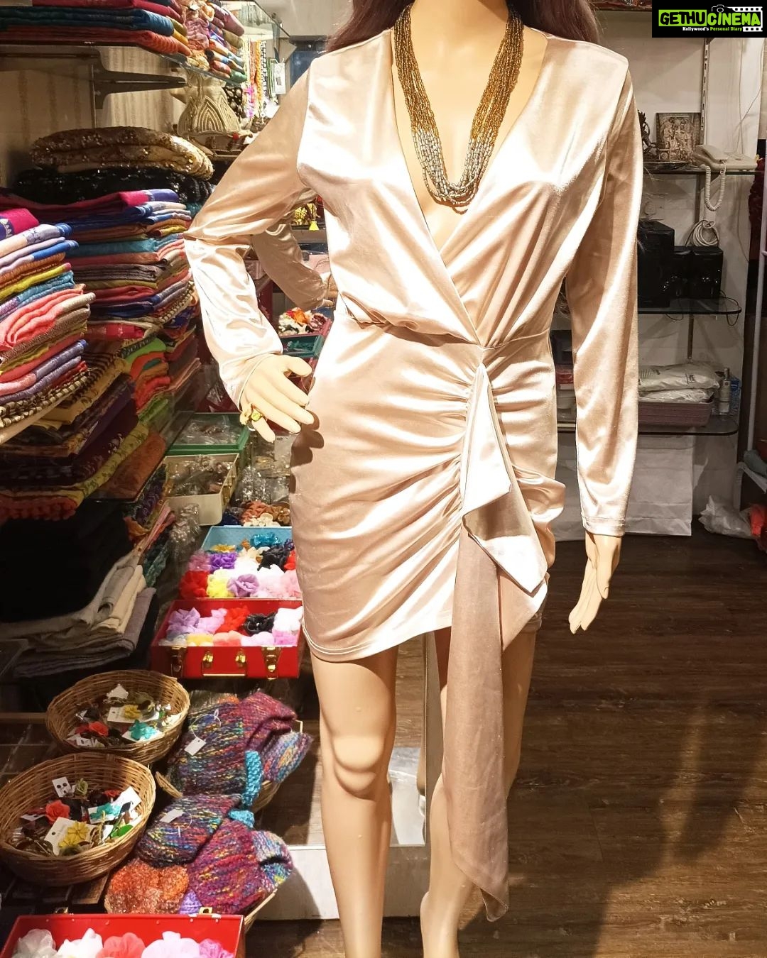 Vanitha Vijayakumar Instagram - Slinky ruched front drape detail bodycon dress show off ur shape in this figure-flattering bodycon dress🩱Dm for price & details📩 #vanithavijaykumarstyling #outfitoftheday #outfit #outfits #women #womensfashion #girl #girls #style #styling #stylist #fashion #ootd #picoftheday #pictureoftheday #dress #accessories #makeover #onlineshopping #onlineshop #boutique #boutiqueshopping #boutiquefashion Khader Nawaz Khan Road