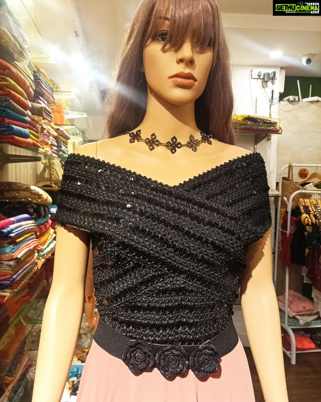 Vanitha Vijayakumar Instagram - ❌Bandage off-shoulder long maxi dress👗 Dm for price & details📩#vanithavijaykumarstyling #outfitoftheday #outfit #outfits #women #womensfashion #girl #girls #style #styling #stylist #fashion #ootd #picoftheday #pictureoftheday #dress #accessories #makeover #onlineshopping #onlineshop #boutique #boutiqueshopping #boutiquefashion Khader Nawaz Khan Road