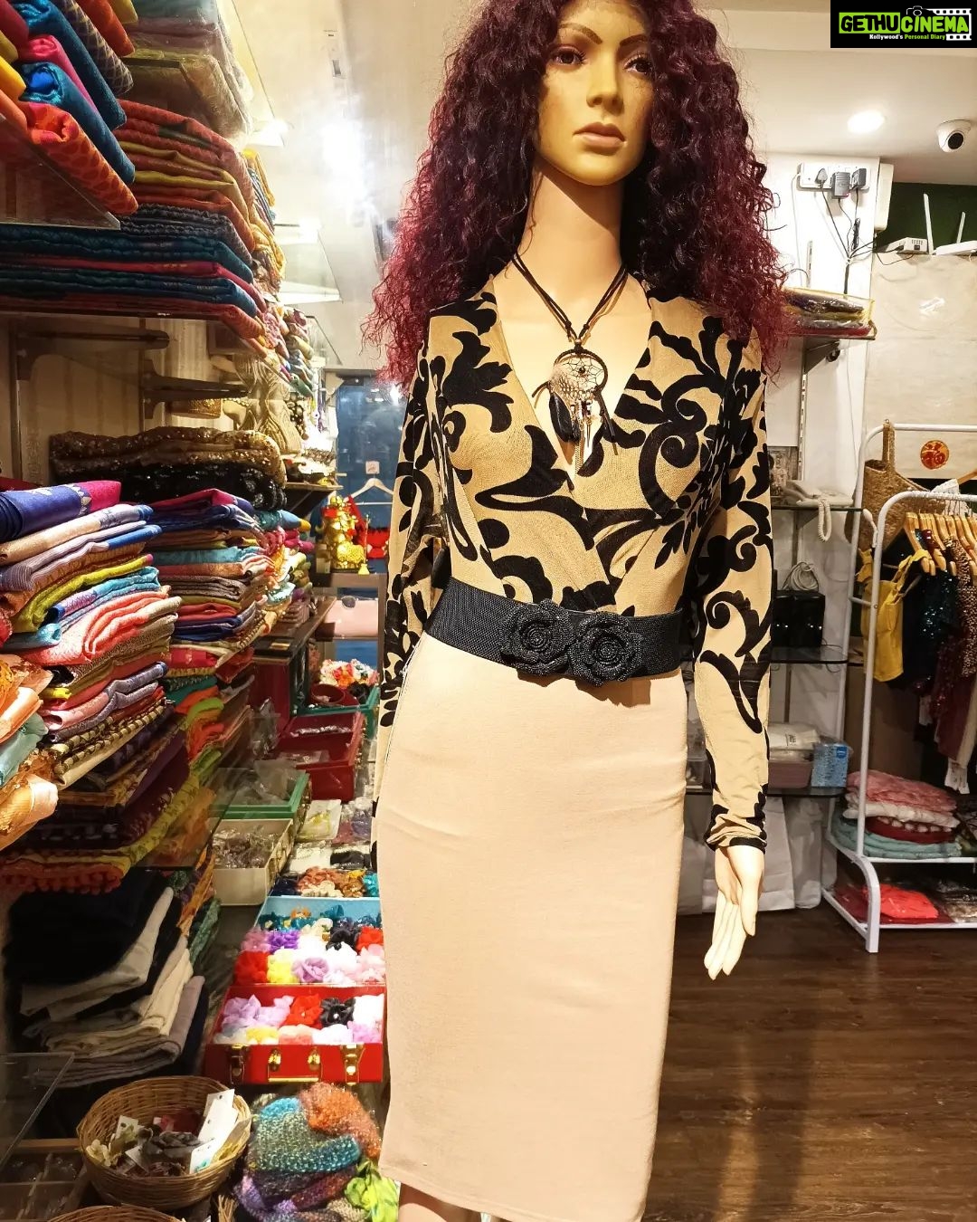 Vanitha Vijayakumar Instagram - ✴️ Bodysuit top helps u to accentuate the curves and looks great on ur figure... ✴️A bodysuit is normally tucked inside & u can wear it with mini skirts, high waisted palazzo pants, even u can wear it with ur sarees too... ✴️Bodysuits can hug your curves as the perfect foundation and on the top so u can pair with any bottoms u want... #vanithavijaykumarstyling #outfitoftheday #outfit #outfits #women #womensfashion #girl #girls #style #styling #stylist #fashion #ootd #picoftheday #pictureoftheday #dress #accessories #makeover #onlineshopping #onlineshop #boutique #boutiqueshopping #boutiquefashion Khader Nawaz Khan Road