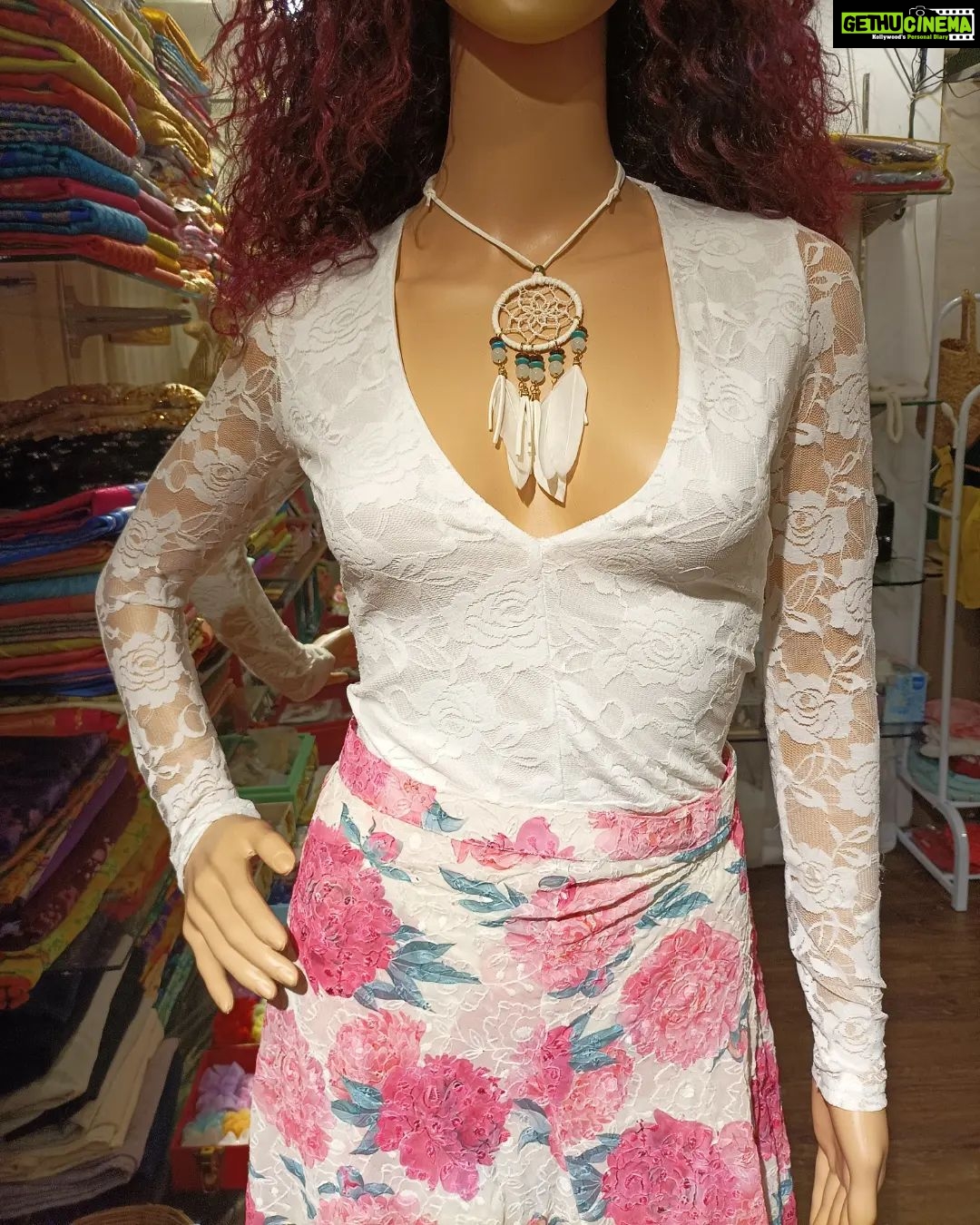 Vanitha Vijayakumar Instagram - ✴️ Bodysuit top helps u to accentuate the curves and looks great on ur figure... ✴️A bodysuit is normally tucked inside & u can wear it with mini skirts, high waisted palazzo pants, even u can wear it with ur sarees too... ✴️Bodysuits can hug your curves as the perfect foundation and on the top so u can pair with any bottoms u want... #vanithavijaykumarstyling #outfitoftheday #outfit #outfits #women #womensfashion #girl #girls #style #styling #stylist #fashion #ootd #picoftheday #pictureoftheday #dress #accessories #makeover #onlineshopping #onlineshop #boutique #boutiqueshopping #boutiquefashion Khader Nawaz Khan Road