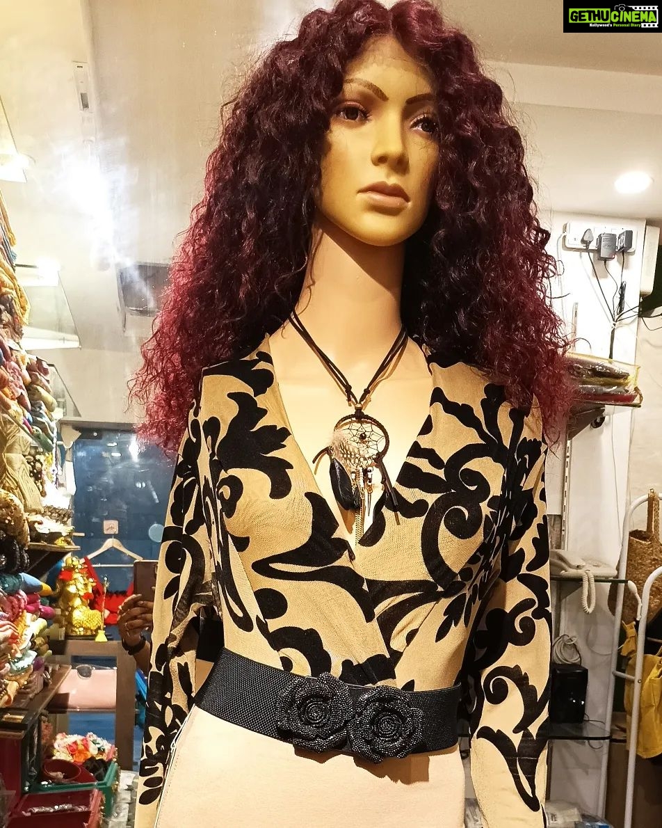 Vanitha Vijayakumar Instagram - ✴️ Bodysuit top helps u to accentuate the curves and looks great on ur figure... ✴️A bodysuit is normally tucked inside & u can wear it with mini skirts, high waisted palazzo pants, even u can wear it with ur sarees too... ✴️Bodysuits can hug your curves as the perfect foundation and on the top so u can pair with any bottoms u want... #vanithavijaykumarstyling #outfitoftheday #outfit #outfits #women #womensfashion #girl #girls #style #styling #stylist #fashion #ootd #picoftheday #pictureoftheday #dress #accessories #makeover #onlineshopping #onlineshop #boutique #boutiqueshopping #boutiquefashion Khader Nawaz Khan Road