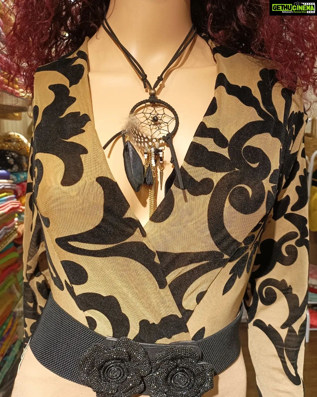 Vanitha Vijayakumar Instagram - ✴️ Bodysuit top helps u to accentuate the curves and looks great on ur figure... ✴️A bodysuit is normally tucked inside & u can wear it with mini skirts, high waisted palazzo pants, even u can wear it with ur sarees too... ✴️Bodysuits can hug your curves as the perfect foundation and on the top so u can pair with any bottoms u want... #vanithavijaykumarstyling #outfitoftheday #outfit #outfits #women #womensfashion #girl #girls #style #styling #stylist #fashion #ootd #picoftheday #pictureoftheday #dress #accessories #makeover #onlineshopping #onlineshop #boutique #boutiqueshopping #boutiquefashion Khader Nawaz Khan Road