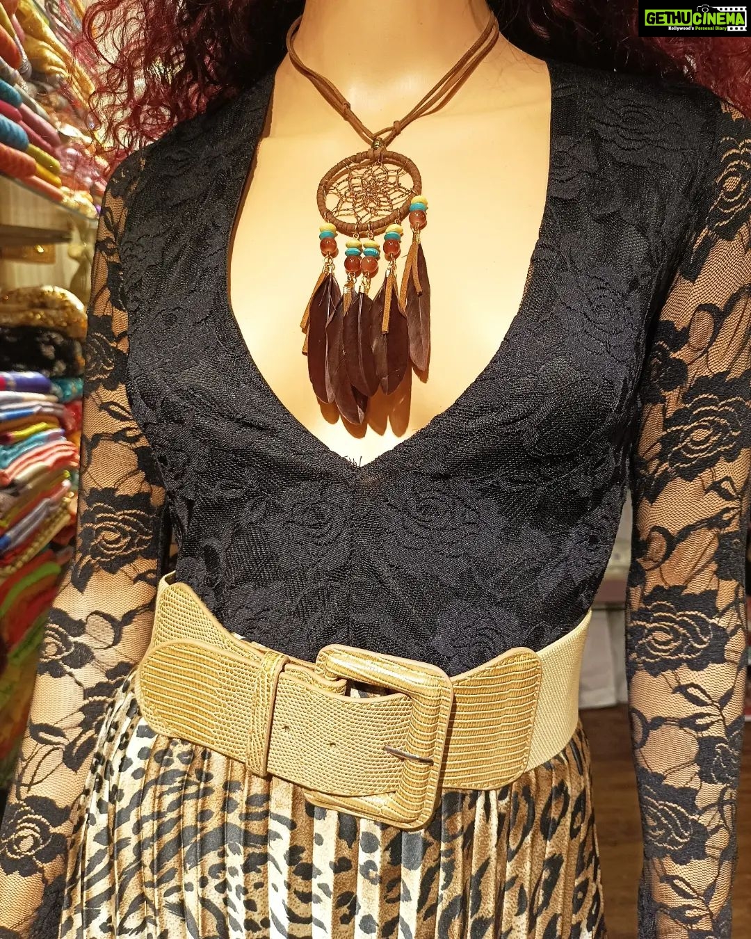 Vanitha Vijayakumar Instagram - ✴️ Bodysuit top helps u to accentuate the curves and looks great on ur figure... ✴️A bodysuit is normally tucked inside & u can wear it with mini skirts, high waisted palazzo pants, even u can wear it with ur sarees too... ✴️Bodysuits can hug your curves as the perfect foundation and on the top so u can pair with any bottoms u want... #vanithavijaykumarstyling #outfitoftheday #outfit #outfits #women #womensfashion #girl #girls #style #styling #stylist #fashion #ootd #picoftheday #pictureoftheday #dress #accessories #makeover #onlineshopping #onlineshop #boutique #boutiqueshopping #boutiquefashion Khader Nawaz Khan Road