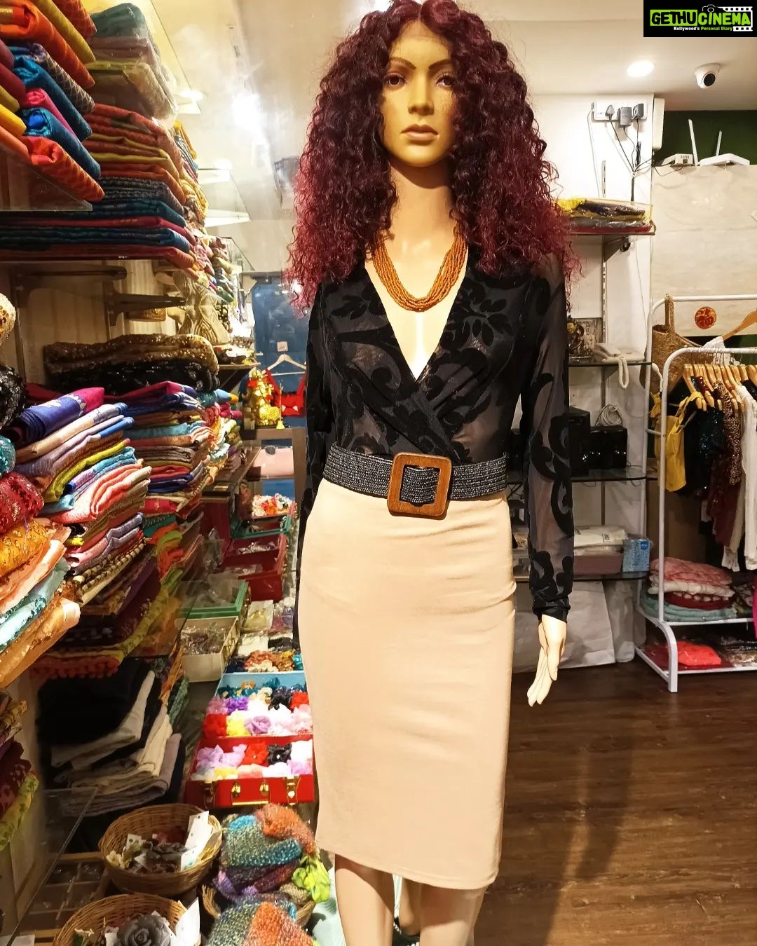 Vanitha Vijayakumar Instagram - ✴️ Bodysuit top helps u to accentuate the curves and looks great on ur figure... ✴️A bodysuit is normally tucked inside & u can wear it with mini skirts, high waisted palazzo pants, even u can wear it with ur sarees too... ✴️Bodysuits can hug your curves as the perfect foundation and on the top so u can pair with any bottoms u want... #vanithavijaykumarstyling #outfitoftheday #outfit #outfits #women #womensfashion #girl #girls #style #styling #stylist #fashion #ootd #picoftheday #pictureoftheday #dress #accessories #makeover #onlineshopping #onlineshop #boutique #boutiqueshopping #boutiquefashion Khader Nawaz Khan Road