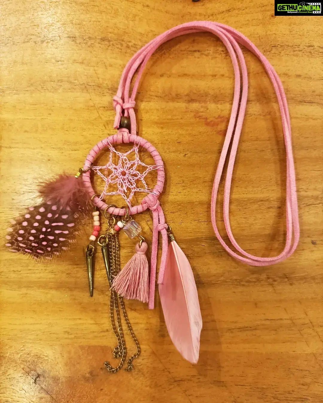 Vanitha Vijayakumar Instagram - Lucky dream catcher necklace🪶 Dm for price & details📩 #vanithavijaykumarstyling #outfitoftheday #outfit #outfits #women #womensfashion #girl #girls #style #styling #stylist #fashion #ootd #picoftheday #pictureoftheday #dress #accessories #makeover #onlineshopping #onlineshop #boutique #boutiqueshopping #boutiquefashion Khader Nawaz Khan Road