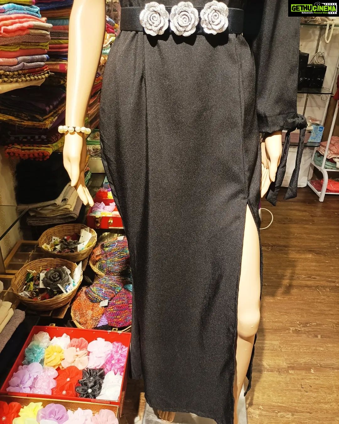 Vanitha Vijayakumar Instagram - One shoulder princess line trumpet gown with a chic slit is perfect for dancing the night away๐๐ปBuy this gown in just 999/-๐๐ปโโ๏ธ Offer is going on hurry up ladies๐๐ #vanithavijaykumarstyling #outfitoftheday #outfit #outfits #women #womensfashion #girl #girls #style #styling #stylist #fashion #ootd #picoftheday #pictureoftheday #dress #accessories #makeover #onlineshopping #onlineshop #boutique #boutiqueshopping #boutiquefashion Khader Nawaz Khan Road