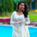 Varsha Bollamma Instagram - Styled by @officialanahita Outfit: @preevindesigns Footwear: @septembershoes Pic: @charannpallatiphotography