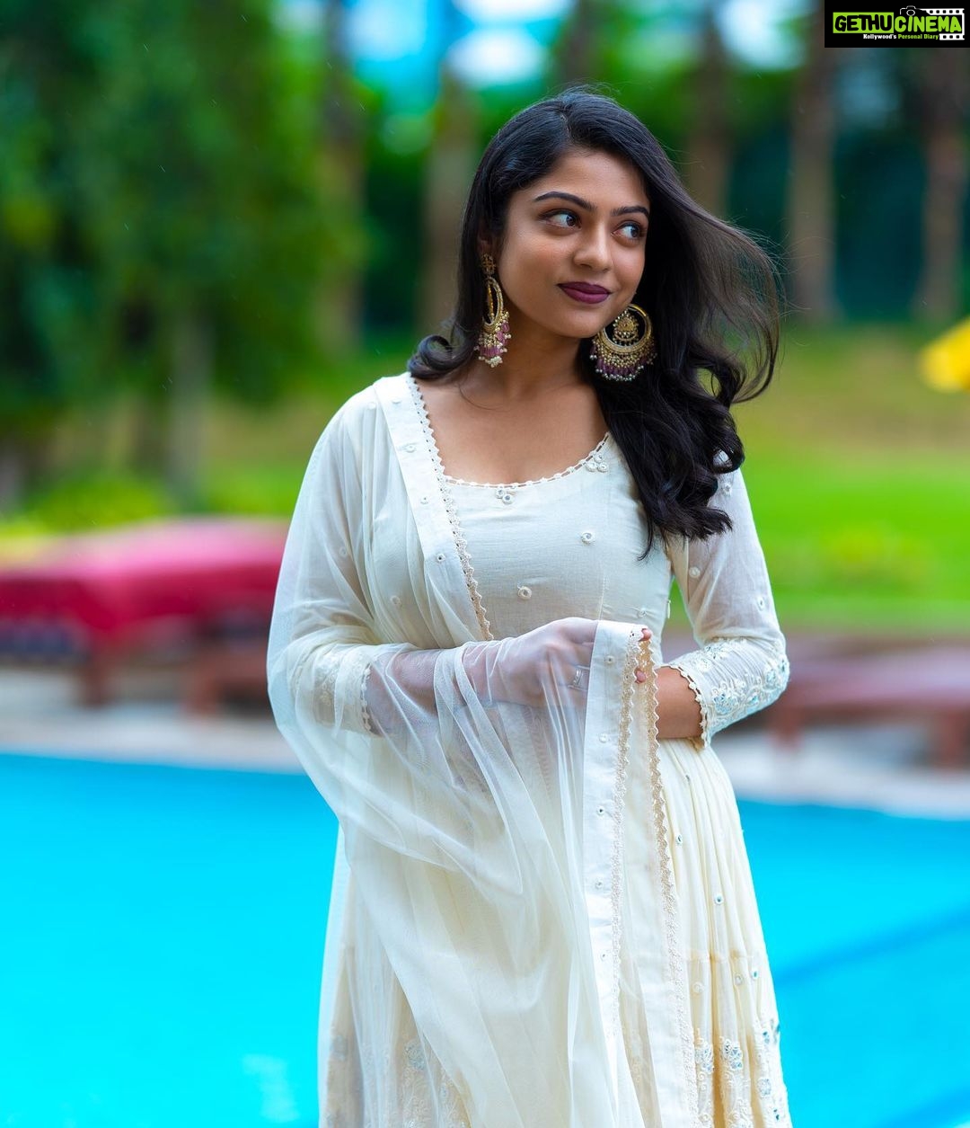 Varsha Bollamma Instagram - Styled by @officialanahita Outfit: @preevindesigns Footwear: @septembershoes Pic: @charannpallatiphotography