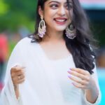 Varsha Bollamma Instagram - 🤍🤍🤍 Styled by @officialanahita 🤍 Outfit: @preevindesigns Footwear: @septembershoes Pic: @charannpallatiphotography . #traditional #indianwear #tamil
