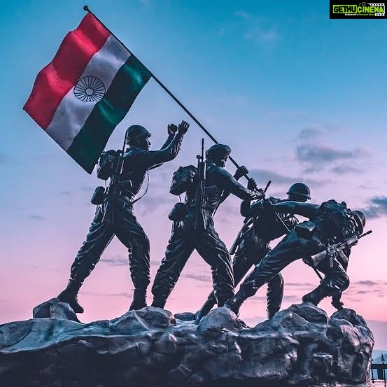 Vedhika Instagram - The profession I respect the most #IndianArmedForces #Soldier #Army #Navy #Airforce 🇮🇳 #JaiHind 🙌👏🙏we are because of you 🙏