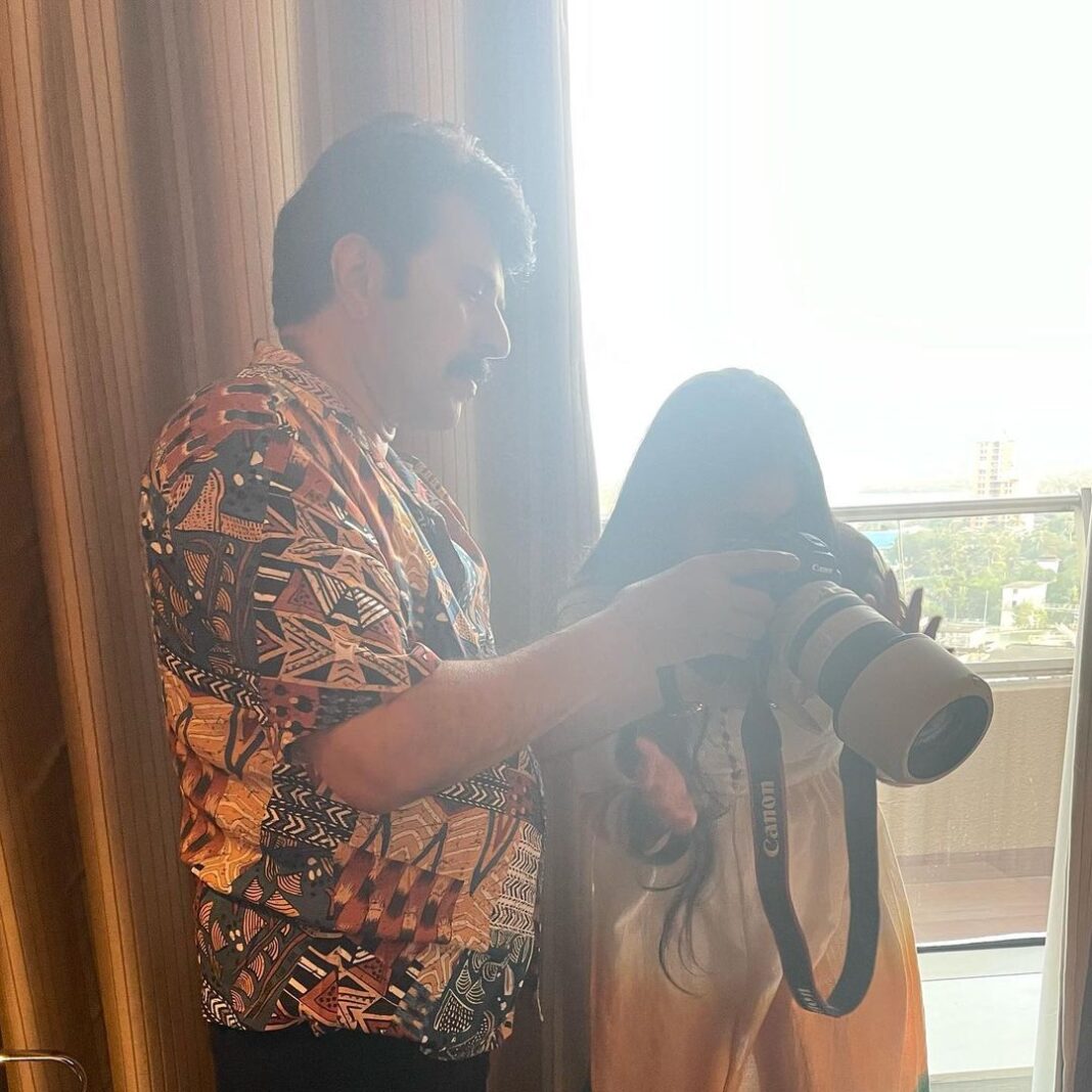 Veena Nandhakumar Instagram - Such a privilege to get clicked by the legend Mammooka.๐๐ป
Treasured โค๏ธ
Swipe to see the capture ๐ธ @mammootty
#bheeshmaparvam Veena Nandhakumar Instagram - Such a privilege to get clicked by the legend Mammooka.๐๐ป Treasured โค๏ธ Swipe to see the capture ๐ธ @mammootty #bheeshmaparvam