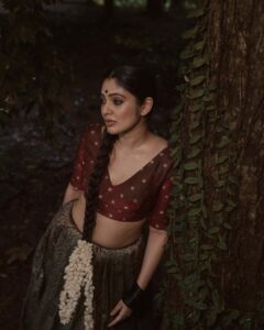 Veena Nandhakumar Instagram - Photography @vaffara_ 

Stylist @asaniya_nazrin 

MUA @unnips 

Saree @mloft_by_joeljacobmathew 

Post Production : @vysakretouch_

Associate : @rjrej

Make up asst @afsal_.3578