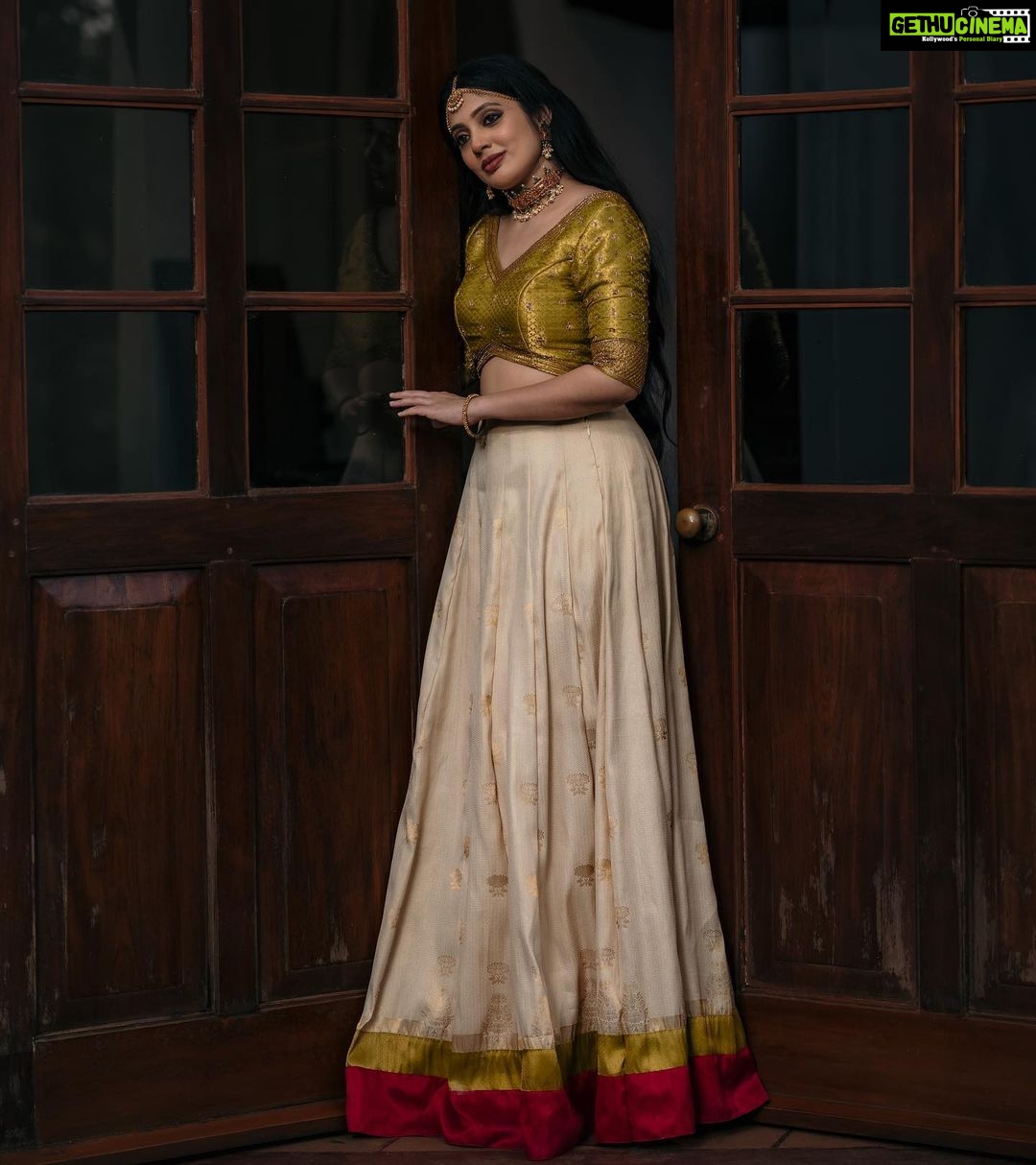 Veena Nandhakumar Instagram - Photography @sanojkumar123 Agency @maxxocreative Stylist @stylefilesbyzoya__joy Outfit @designmecochin MUA @alagne_signature Assisted @_.lechuo._ Location @oldharbourhotel Old Harbour Hotel, Kochi, India