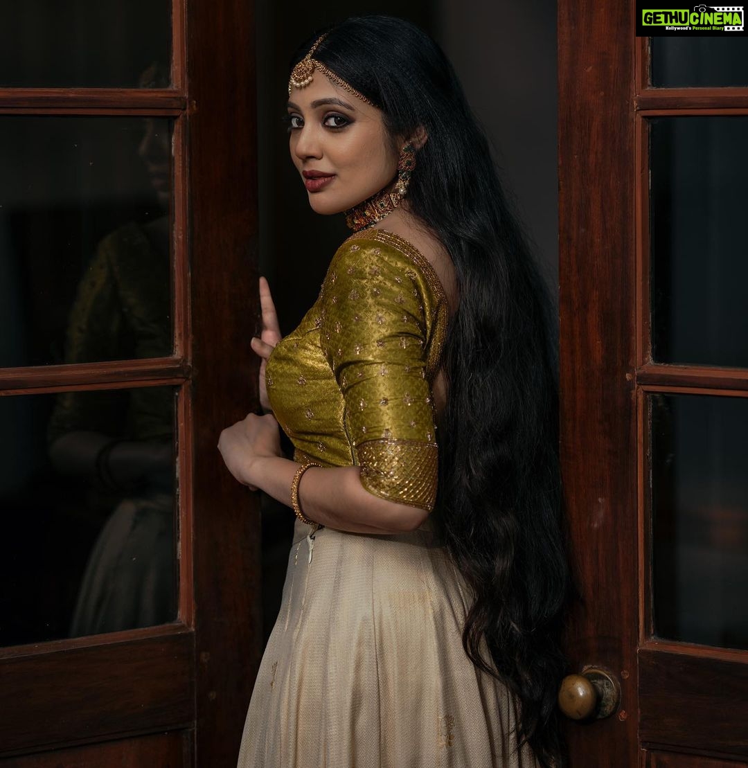 Veena Nandhakumar Instagram - Photography @sanojkumar123 Agency @maxxocreative Stylist @stylefilesbyzoya__joy Outfit @designmecochin MUA @alagne_signature Assisted @_.lechuo._ @liyalionel Location @oldharbourhotel Old Harbour Hotel, Kochi, India