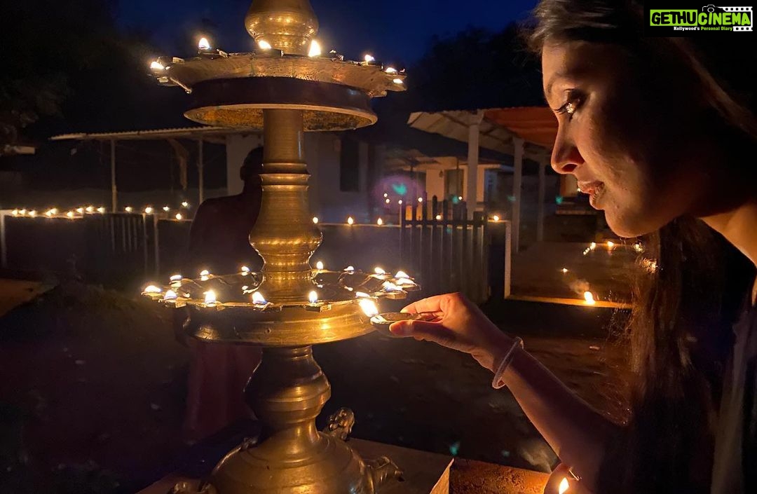 Veena Nandhakumar Instagram - Light it up