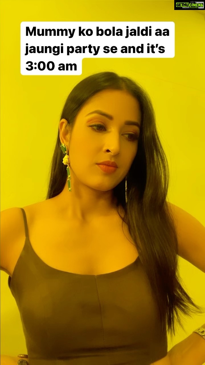 Vidisha Instagram - Ab to gayi !!😓 . . @officialjoshapp . . . #instareel #reels #vidisha #vidishasrivastava #funnyreels #mummy