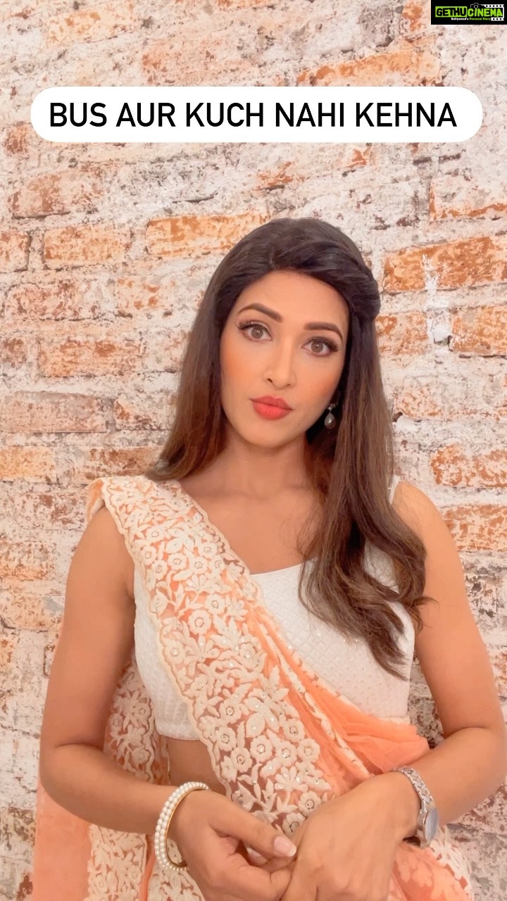 Vidisha Instagram - Samajh gaye na !! 🤭 . . . @officialjoshapp . . #funnyreels #seedhisadiladki #instareels #reelsinstagram #vidisha #vidishasrivastava #anitabhabhi
