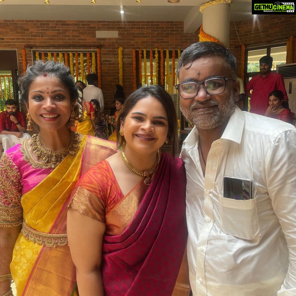 Vidyulekha Raman Instagram - Yela Saapadu with family like friends 🥰♥️ #dhanush #selvaraghavan #sneha #prasanna #70thbirthday #bheemarathashanthi #kollywood #tamilcinema #tamil