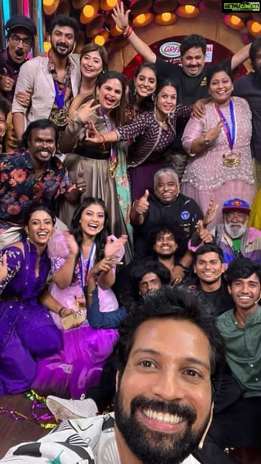 Vidyulekha Raman Instagram - Tears in my eyes as I see these pics down memory lane. A journey that started 7 months ago has officially come to an end. Made some lovely brothers and sisters along the way. Thank you stars of the show The Comalis - @bjbala_kpy @sivaangi.krish @kuraishi_the_entertainer @iammanimegalai @vijaytvpugazh @sunitagogoi_offl @bharathkrajeshofficial @adhirchi_arun @sheethalclarin_official @sakthii___ #MookuthuMurugan na for making the show a hit Thank you my wonderful co contestants Title winner @shrutika_arjun 1st runner @darshan_offl 2nd runner @abhirami_official @gracekarunaas @santhoshprathapoffl @roshniharipriyan @actormuthukumar @manobalammahadevan @anthony_daasan @chuttiaravind #Rahulthatha for being the best Thank you darling judges @chefvenkateshbhat @chef_damu for your pearls of wisdoms and Anchor @rakshan_vj for the energy ✨ Thank you Dir @parthiv.mani @ravoofa.h.k @mediamasons @vijaytelevision for this once in a lifetime opportunity Last but not least thank you MAKKALE FOR ALL THE LOVE ♥♥ Your love is the biggest title I earned 🏆🥇 #cwc #cwc3 #cookwithcomali #cookwithcomali3 #cookuwithcomali #cookuwithcomali3 #vijaytvshow #vijaytelevision #vijaytv #vidyuraman #cookwithcomalividyu #cwcfinal #cwc3finale #cwcgrandfinale #trending