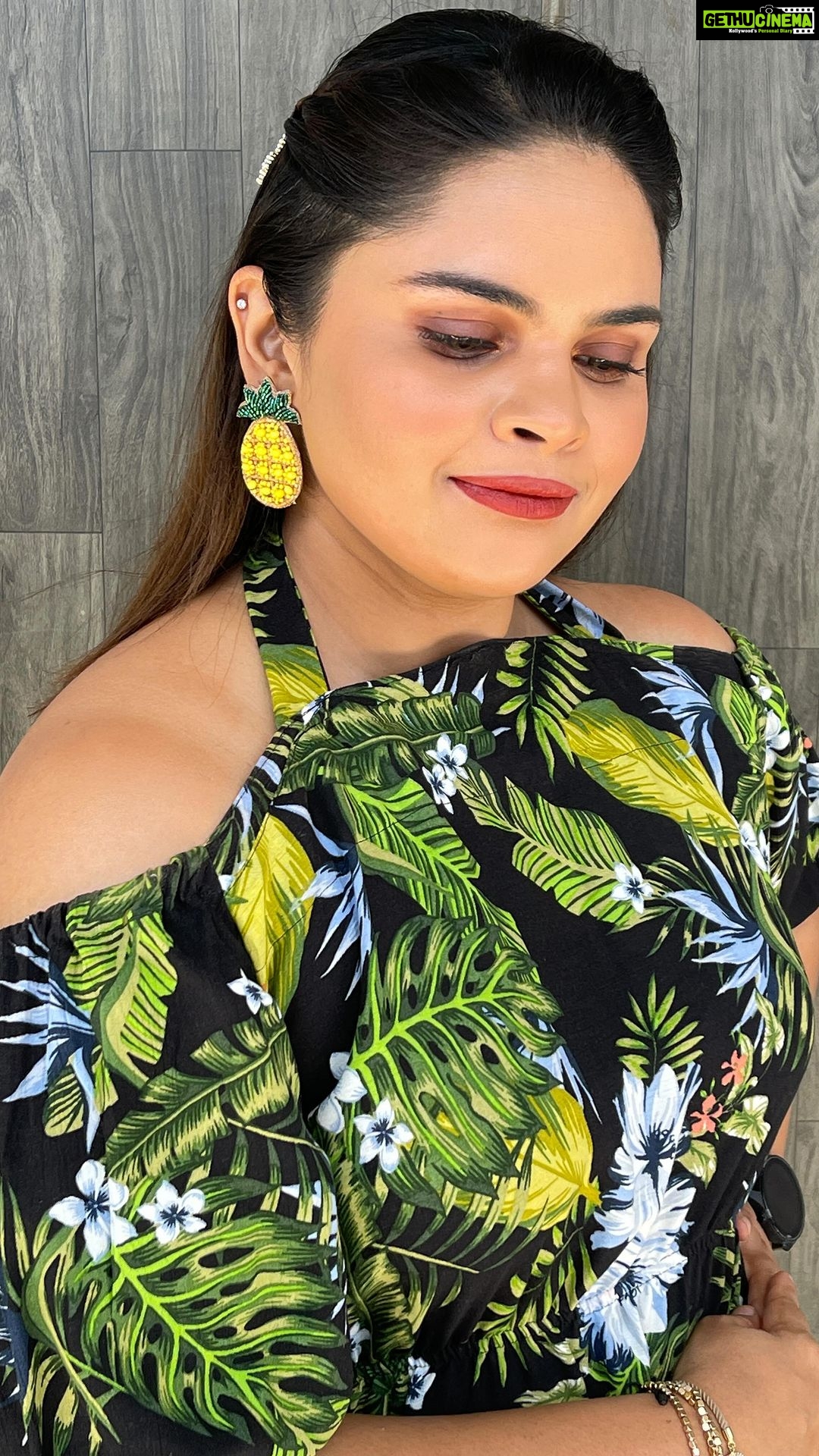 Vidyulekha Raman Instagram - Tropic like itโs hot ๐ฟ๐ธ๐๐บ๐ด๐ป Dress - @plumeriabyjeyashilpa Styles by - @paviiiee_08 Make Up & Hair - Me :) Earrings - @hm @vijaytelevision @mediamasons #tropical #tropicalvibes #tropicaldress #beachvibes #beachdress #ootd #resortwear #beachbaby #cwc #cwc3 #cookwithcomali #cookwithcomali3 #cookuwithcomali #cookuwithcomali3 #vijaytvshow #vijaytelevision #vijaytv #vidyuraman #cookwithcomalividyu #ootn #cwcfinalist #actorslife