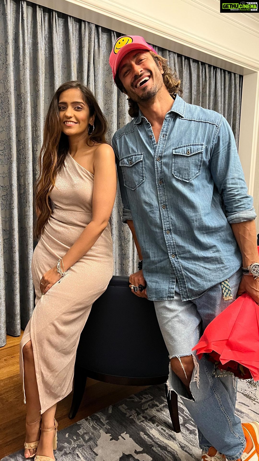 Vidyut Jammwal Instagram - Rubaru !! What fun times in Pune with @mevidyutjammwal & our director @farukkabir9 Go n watch #KhudaHafiz Chapter 2 Agnipariksha in theatres near you ❤️ #aseeskaur #vidyutjammwal #vishalmishra #rubaru #jammwalions #pune #reels #reelsinstagram