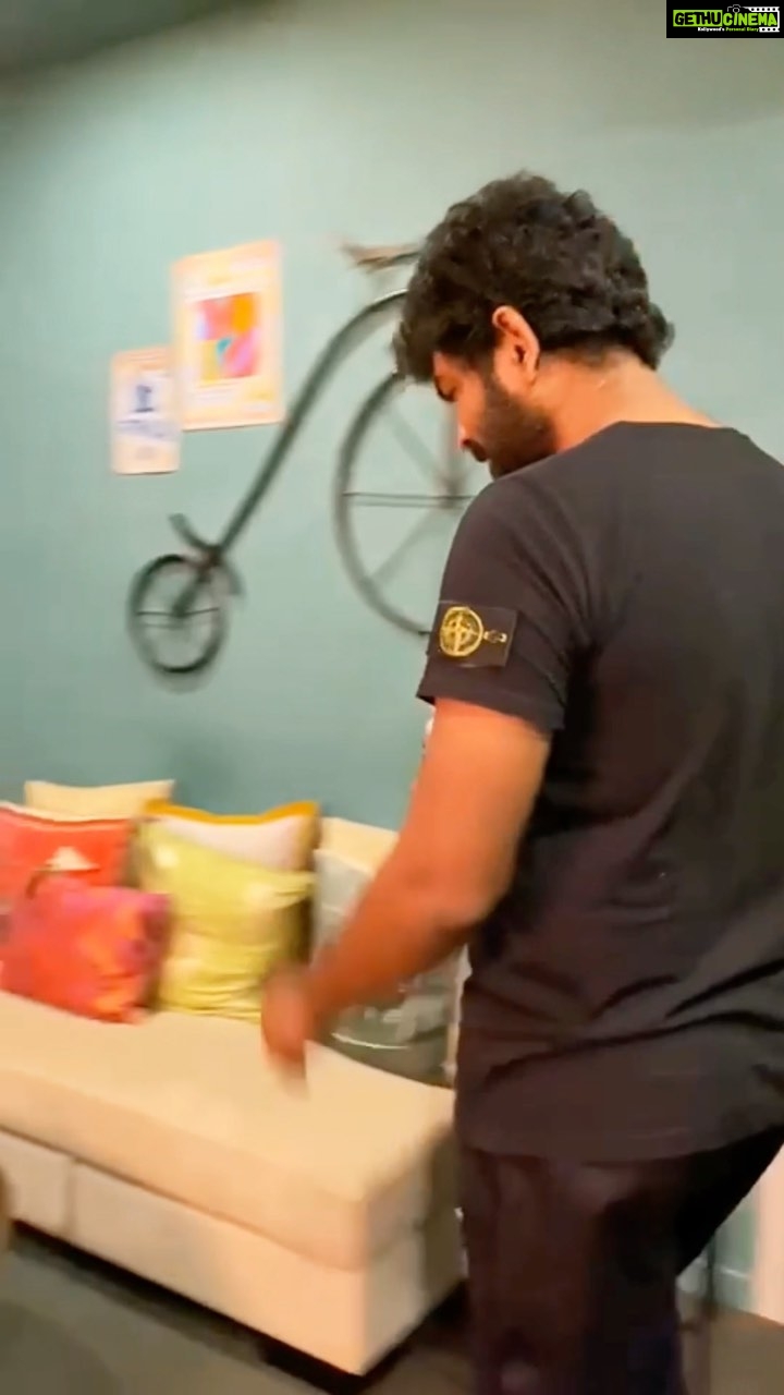Vignesh Shivan Instagram - Chumma, Oru fun giveaway!! 3 winners have a chance to win something Big from @vilvah_ and @vilvahlife Giveaway starts today and closes by 30th jan. Open to Indian and international participants Steps to Participate in this Giveaway. 1. Follow @vilvah_ and @vilvahlife 2. Comment whether you like Thriller movies or Rom-com😍 Tag 3 of your real friends. And you are done!! Cant wait to gift you @vilvah_ and @vilvahlife 's goodness! Thanks @vilvah_ for sponsoring gifts:-) #giveaway #winner #vigneshshivan