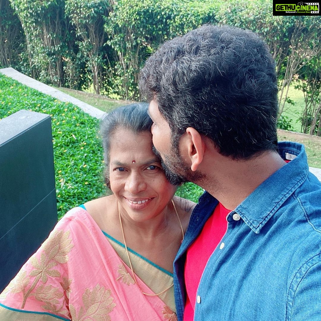 Vignesh Shivan Instagram - Happy birthday to my Deivam πππ wishing God to give her all the blessings in the world .. best of everything and only sweet moments to cherish always ! βΊοΈβΊοΈπππ Happy birthday mom meeeeeeeee πππππππππ₯³ππ₯³π₯³ en mugavari neeyaeβ¦. En thaayaeeeβ¦πππΌππΌππΌππΌ Godbless you β€οΈβ€οΈβΊοΈβΊοΈπππ₯³π₯³ππππ Chennai, India