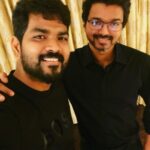 Vignesh Shivan Instagram - Happy birthday to you Vijay sir😇😇 இவ்வுலகம் உன் மேல் கொண்ட அன்பு இன்னும் எல்லைகள் தாண்டட்டும்😇 இனிமையான உன் இயல்பு என்றுமே தொடரட்டும்🥰 உன் பிறந்த நாளை தன் பிறந்த நாளை விட ஆசையாக கொண்டாடும் அற்புதமான ரசிகர்கள் கூடிக்கொண்டே போகட்டும் 🥰😚😘😌 #hbdthalapathyvijay #happybirthday @actorvijay.page #vijay #happybirthdayvijay Chennai, India