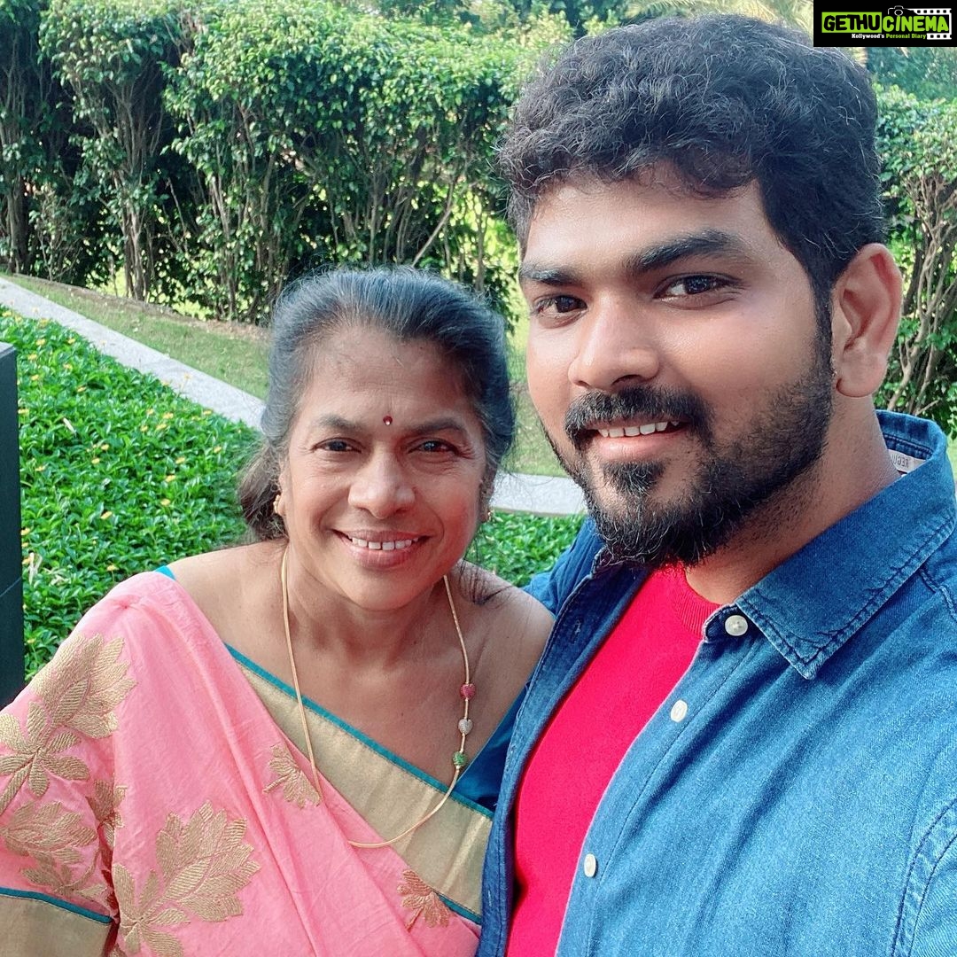 Vignesh Shivan Instagram - Happy birthday to my Deivam πππ wishing God to give her all the blessings in the world .. best of everything and only sweet moments to cherish always ! βΊοΈβΊοΈπππ Happy birthday mom meeeeeeeee πππππππππ₯³ππ₯³π₯³ en mugavari neeyaeβ¦. En thaayaeeeβ¦πππΌππΌππΌππΌ Godbless you β€οΈβ€οΈβΊοΈβΊοΈπππ₯³π₯³ππππ Chennai, India