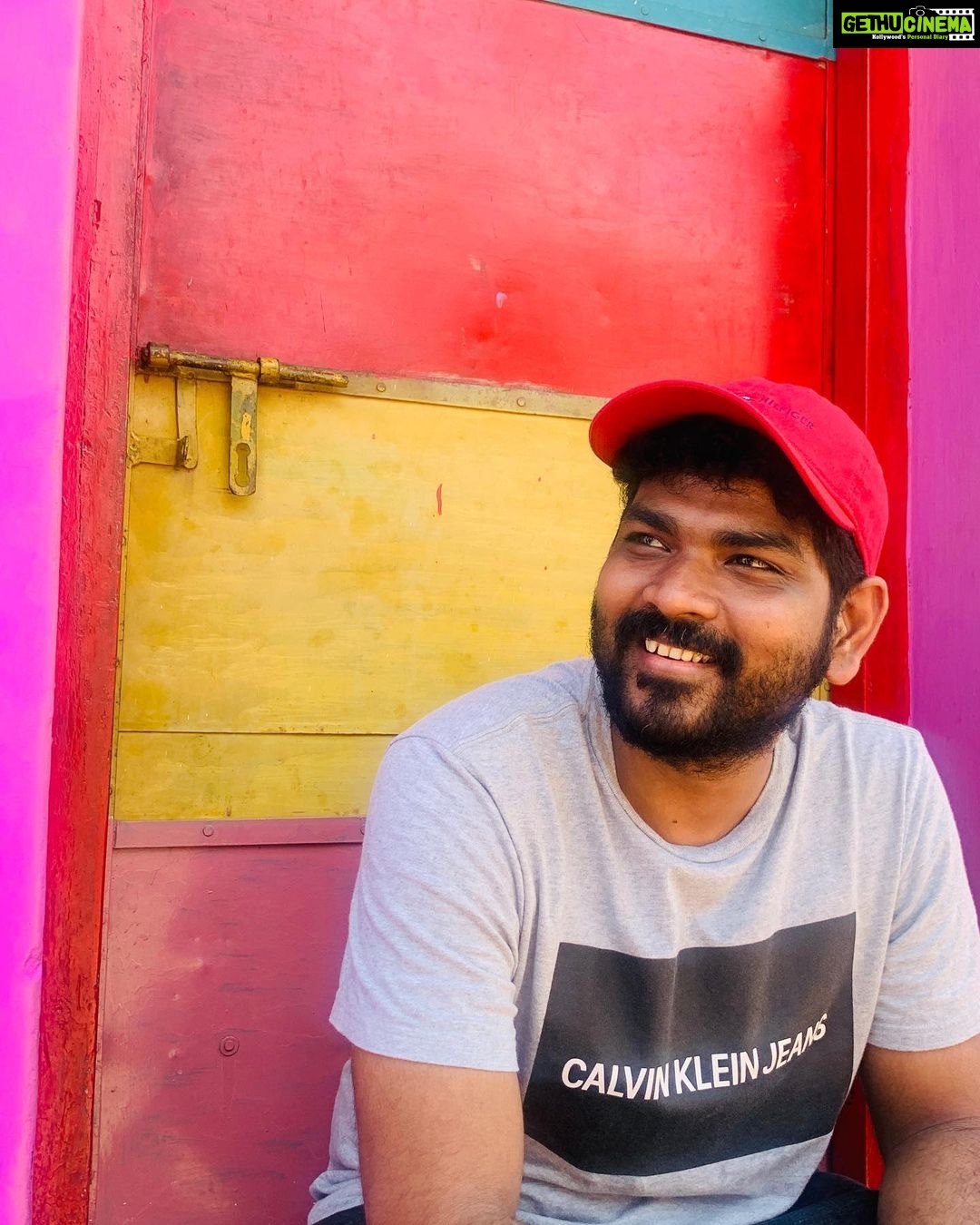 Vignesh Shivan Instagram - Cheers 🍻 brother @vijaykartikkannan #locationscouting #tamilnadu #nofilter #shotoniphone மேற்கு தொடர்ச்சி மலை, கடையம்