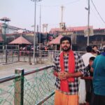 Vignesh Shivan Instagram - Swami saranam 😇 Thanksgiving @sabarimalai_ayyappa for a positive launch 🚀:) of #kaathuvaakularendukaadhal #KRK needs all the blessings and positivity ! #swamisaranam ! This place is divinely addictive 😇😇