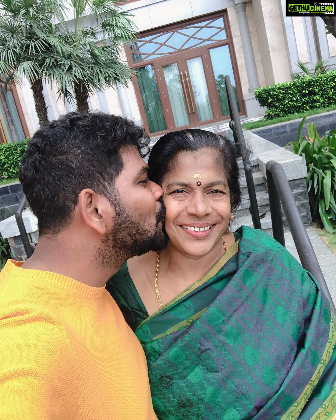 Vignesh Shivan Instagram - Happy Motherβs Day πππ our access to God everyday ... the most selfless characters in our lives ! May They always be blessed with the best of everything!! ππππ₯³π₯³π€©π€© love you mommy & my sister ππππ₯³π₯³π€©π€©π€© #happymothersday #godbless