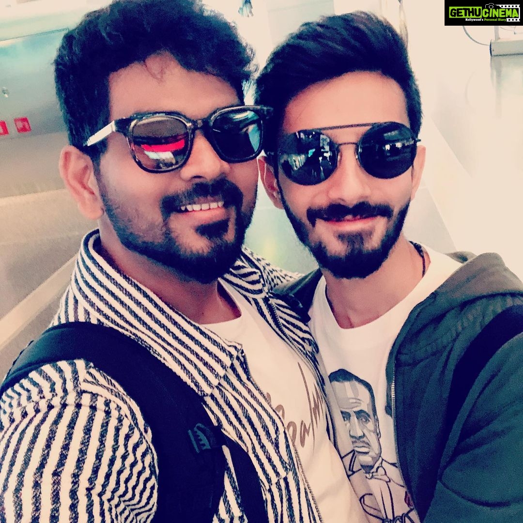 Vignesh Shivan Instagram - Anbaanavan , azhagaanavan, AnirudhAanavan @anirudhofficial ππππππ₯³πππππ #respect & #love for this #gem will keep growing only ... day by day ... minute by minute .... !! #friendsforever #friendsforlife π₯³π₯³π€π€ #afteralongtime #picwithmyFav #fanboymoment