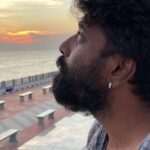 Vignesh Shivan Instagram - உலகின் மற்றொரு முனையில் இருந்து... #wikkiclicks #nofilter #shotoniphone #kanyakumari #incredibleindia #goodvibesonly Kanyakumari, India